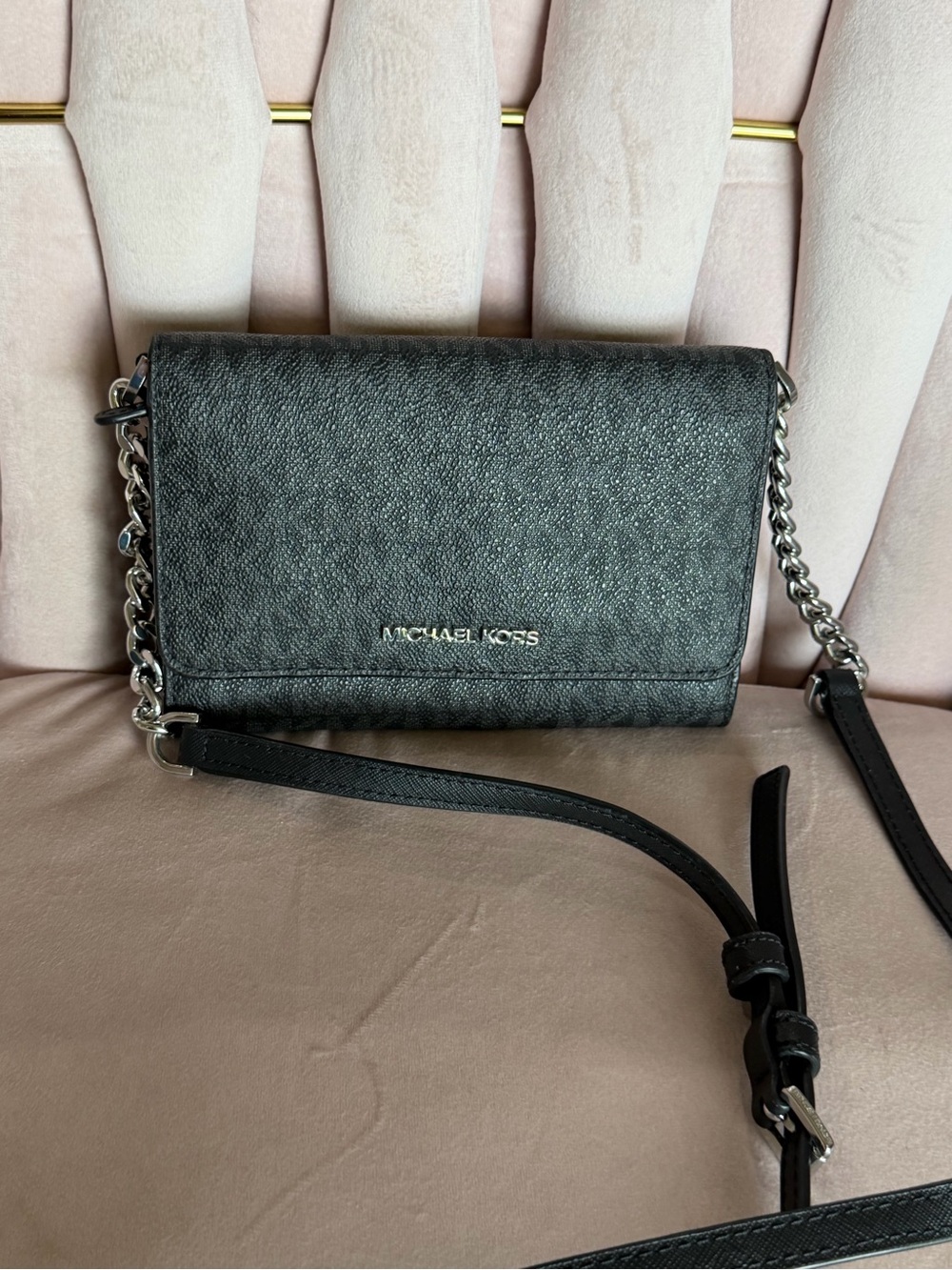 MICHAEL KORS Jet Set Medium Signature Logo Crossbody Bag in Gray/ Black - Picture 3 of 16
